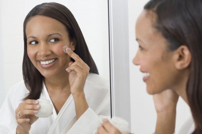 脸部去角质的正确方法 让你的皮肤更加光滑细腻
