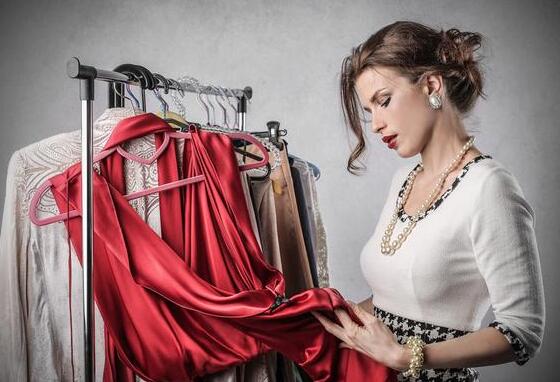 网上哪里买衣服质量好又便宜又时尚？