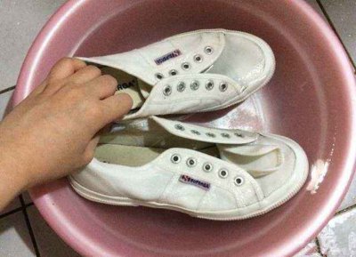 清洗小白鞋的小妙招 鞋子很脏怎么清洗