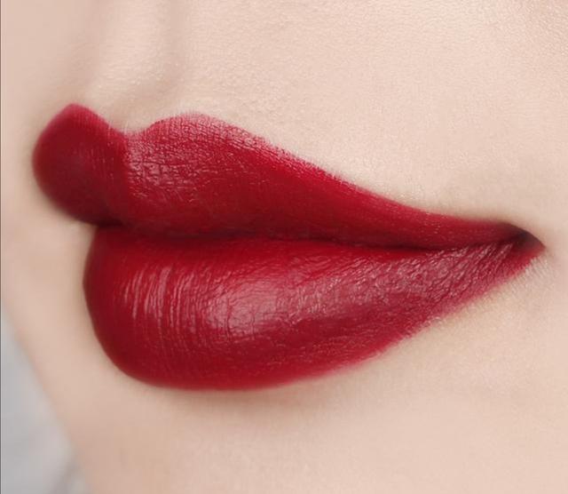 口红和唇釉的区别哪个是好用？