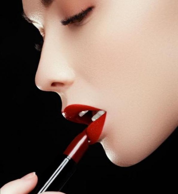 口红和唇釉的区别哪个是好用？