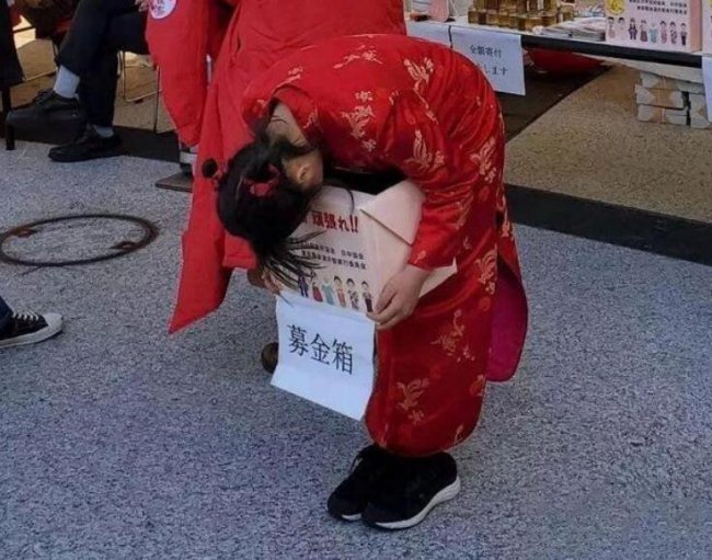 日本旗袍女孩为中国武汉捐款