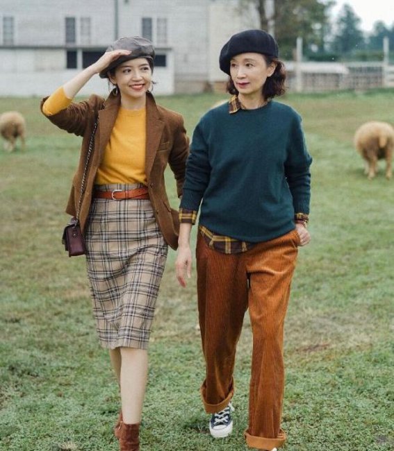 三木时尚博主和妈妈秋季穿搭图片
