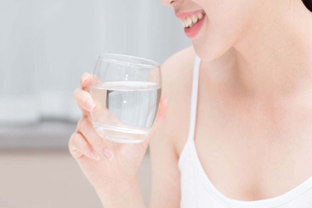 多喝水对女人的好处 女人多喝水有什么好处？_http://www.tianyiqj.com_热点资讯_第1张