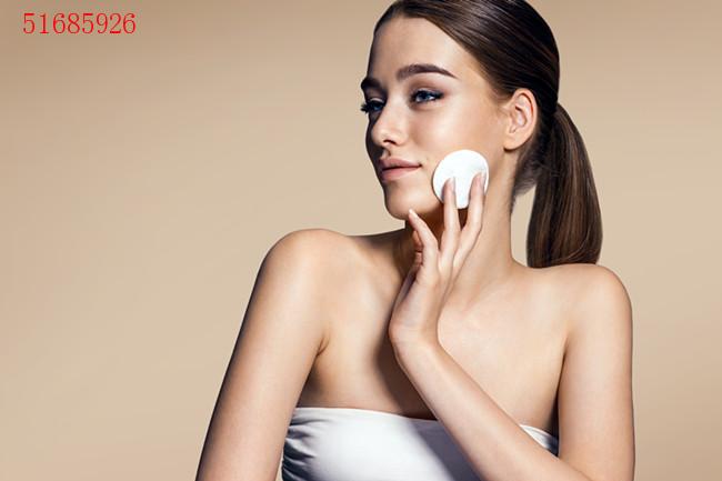 什么牌子的卸妆产品适合敏感肌肤？
