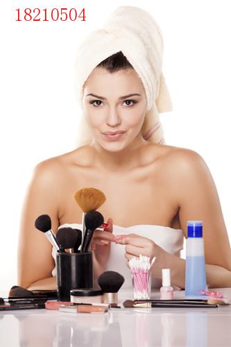初学化妆需要买什么？