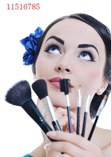 化浓妆需要什么化妆品？