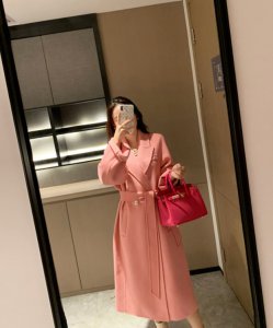粉红色外套配什么颜色的打底衣