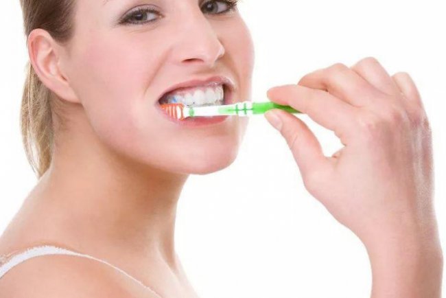 水合硅石牙膏中的作用有哪些