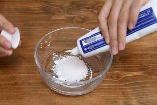 如何用盐和牙膏脱毛