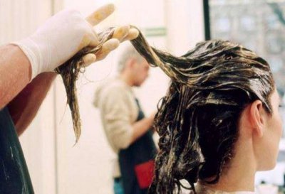染发膏要在头发上停留多久才可以洗 染发膏什么情况停留时间长