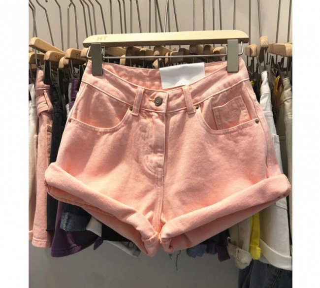 粉色短裤搭配什么颜色上衣
