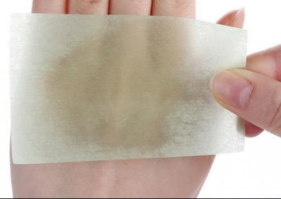 使用脸部吸油纸的正确方法 日常使用吸油纸的正确方法