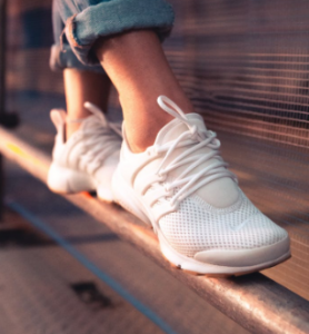 小白鞋鞋带的24种系法 最简单的小白鞋鞋带系法就在这里了 你get到了吗!