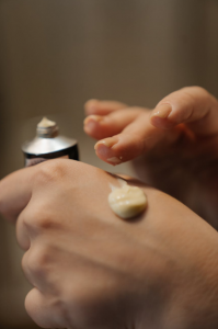 硫磺膏的功效与作用是什么 硫磺香皂洗脸可以祛痘