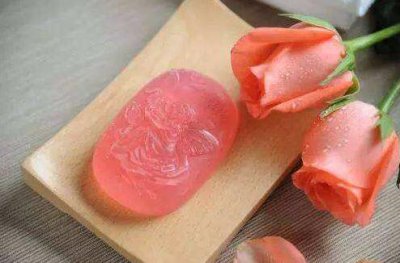 玫瑰精油皂的功效与用法 精油香皂怎么用