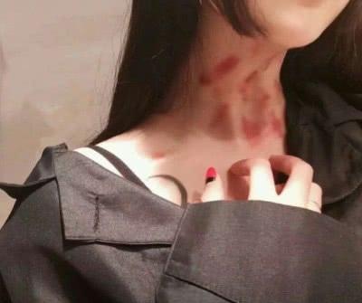 一个男生吻你的脖子代表什么意思
