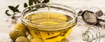 橄榄油和乳液能一起用吗 橄榄油可以和乳液混在一起擦脸吗