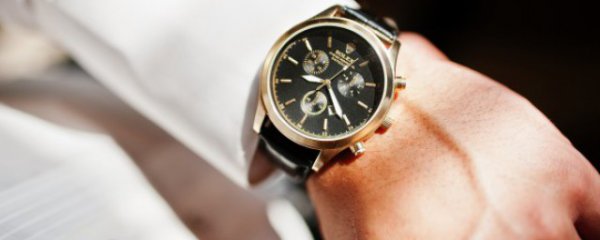 手表表壳划痕怎么修复