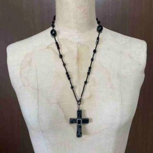 十字架吊坠能随便戴吗 女人戴十字架项链意义