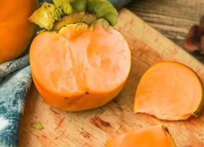 脆柿子里面果肉是黑的能吃吗？有毒吗？