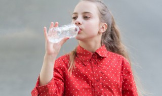 ps塑料水杯可以装热水吗
